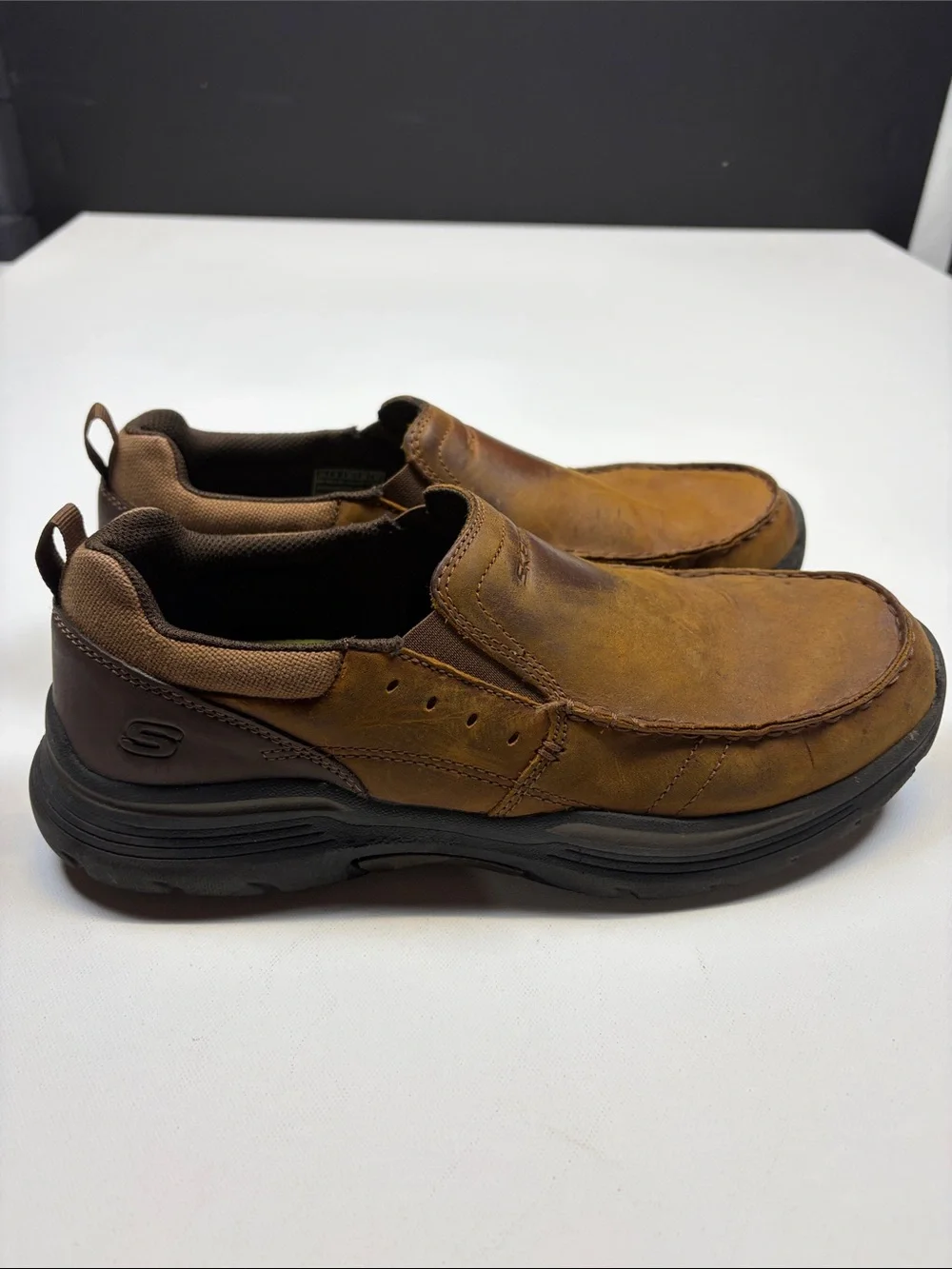 SKECHERS EXPENDED SEVENO MENS 10 BROWN LEATHER SLIP ON LOAFERS 66146